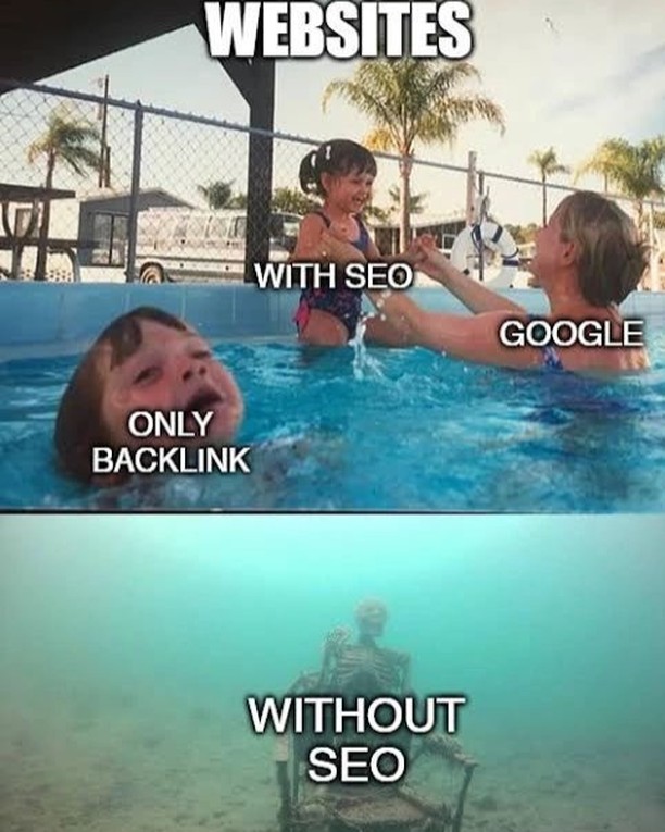 Marketing meme, medencében játszó gyerekekről, ami a SEO fontosságát illusztrálja: a 'WITH SEO' feliratú gyereket a 'GOOGLE' emeli ki, míg a 'ONLY BACKLINK' gyerek szenved, és egy csontváz ül a tenger fenekén 'WITHOUT SEO' felirattal.